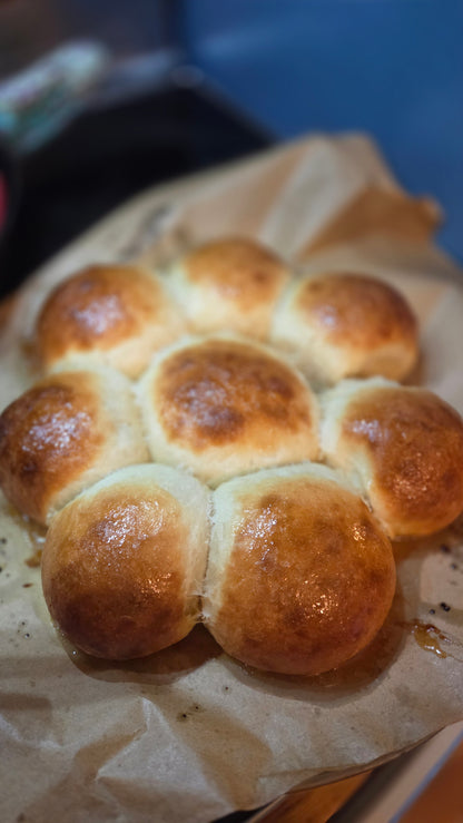 Yeast Dinner Rolls (1 Dozen)